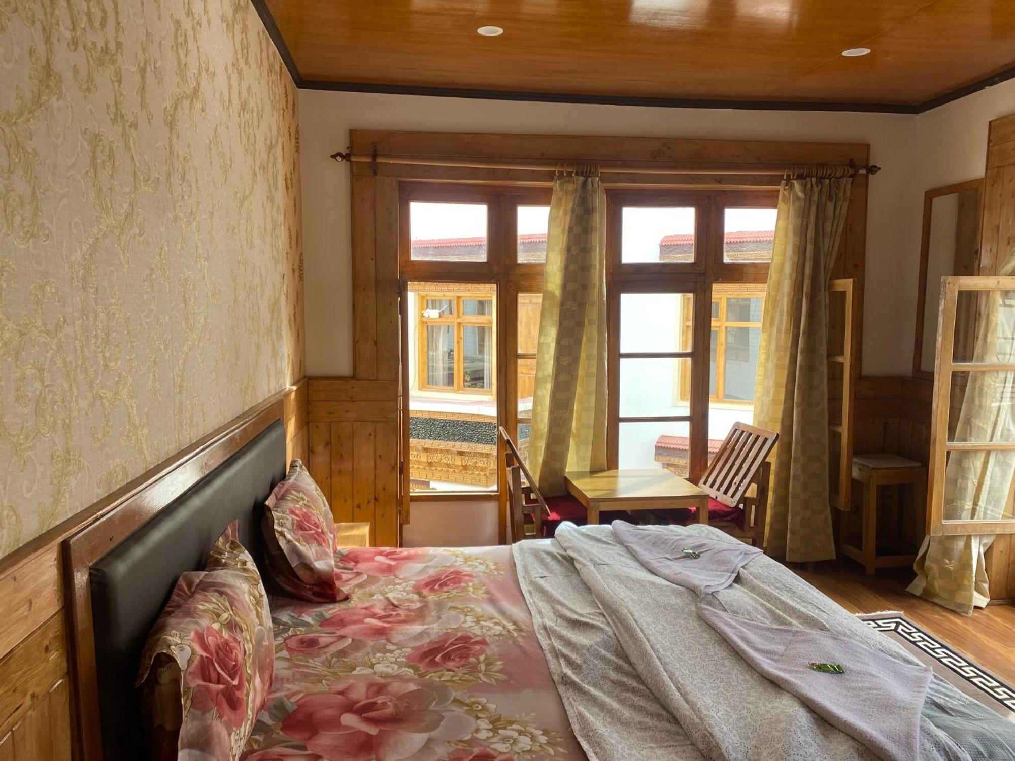 Jimmys Homestay Лех Экстерьер фото